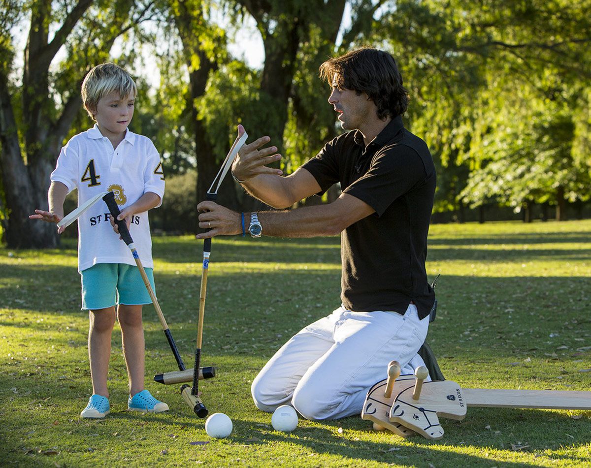 The St. Regis Polo-Kit für Kinder